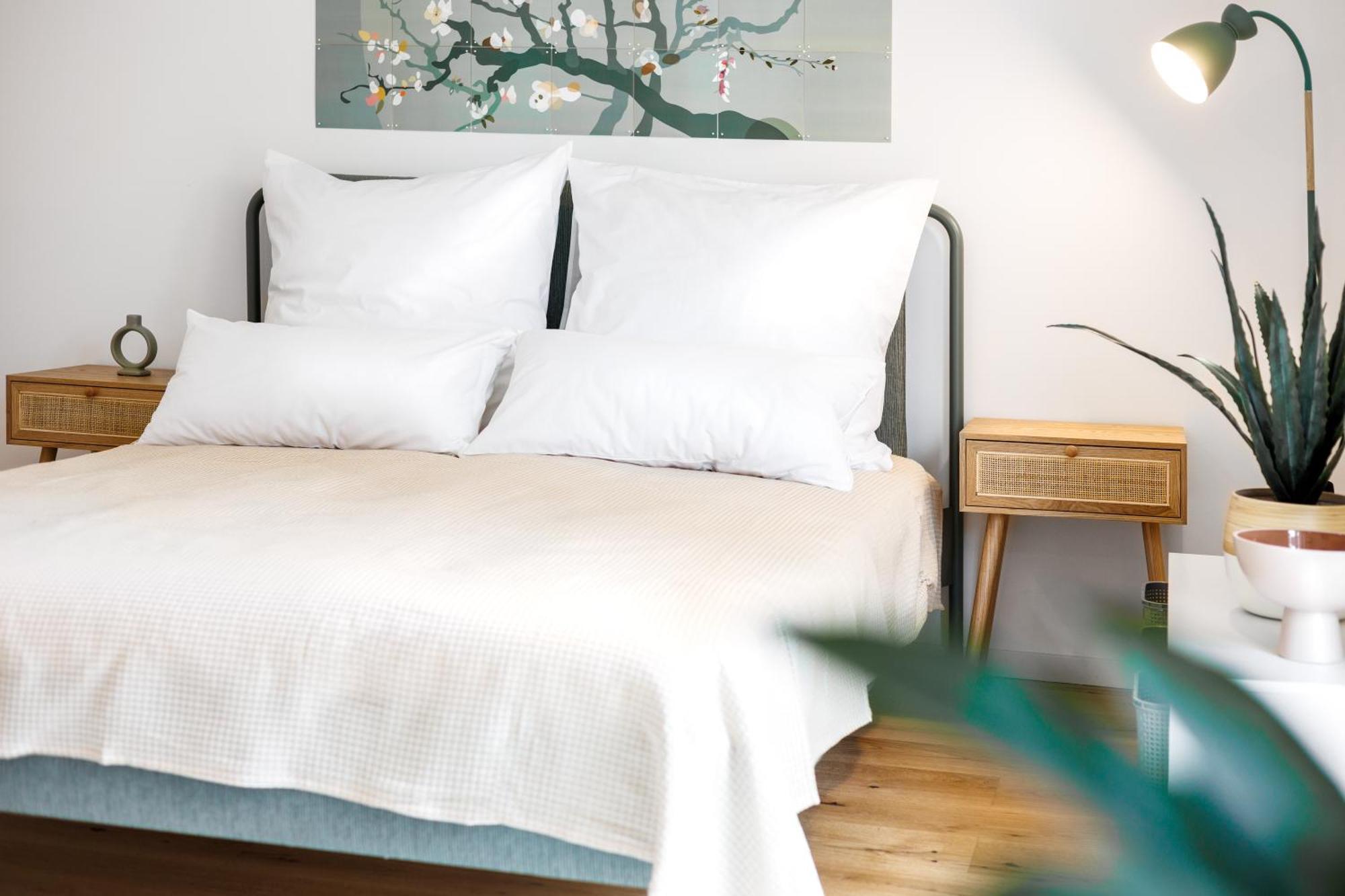 Design-Apartment In Linz Mit Netflix & Balkon Bagian luar foto