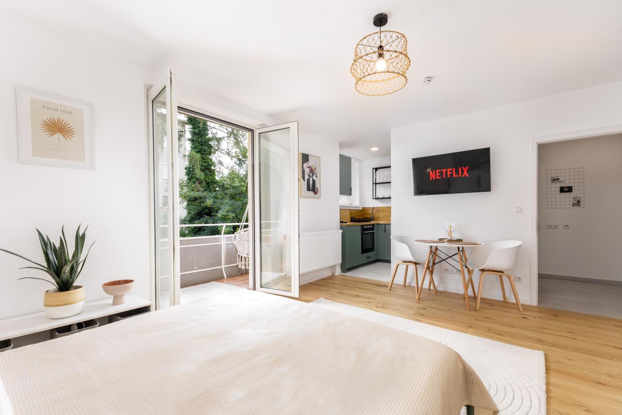 Design-Apartment In Linz Mit Netflix & Balkon Bagian luar foto